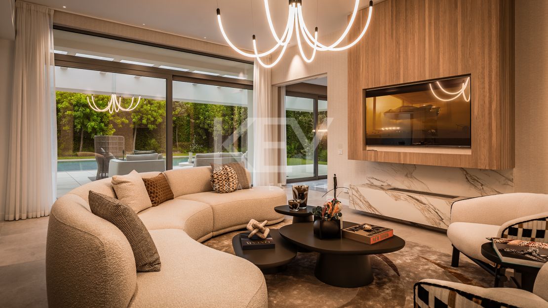 Современная вилла с пятью спальнями с ванными комнатами в Эль Параисо