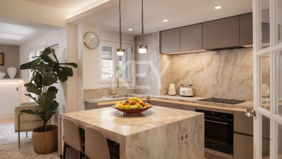 Очаровательная андалусская вилла с уединением и частичным видом на море в Бенахависе