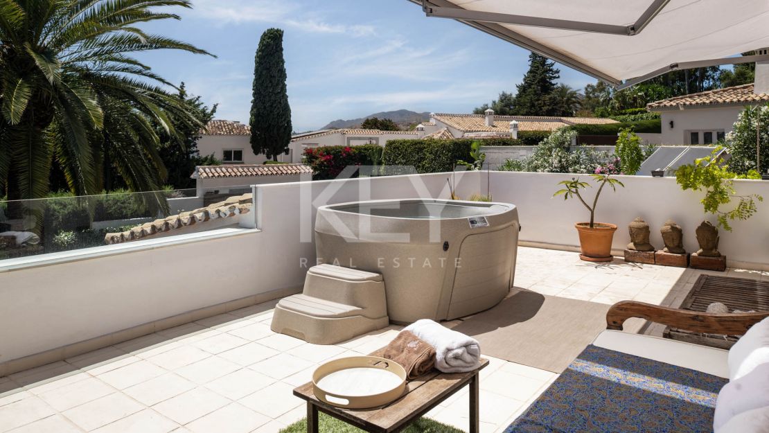 Очаровательная андалусская вилла с уединением и частичным видом на море в Бенахависе