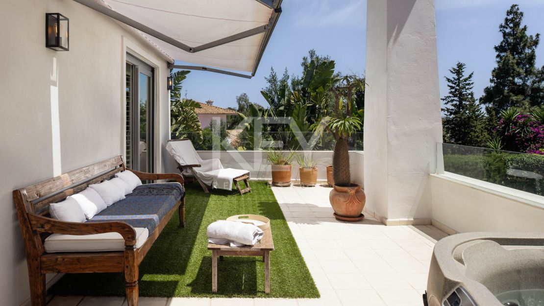 Очаровательная андалусская вилла с уединением и частичным видом на море в Бенахависе