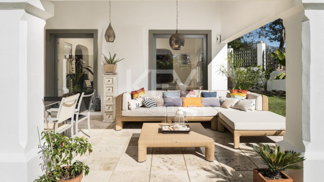 Очаровательная андалусская вилла с уединением и частичным видом на море в Бенахависе