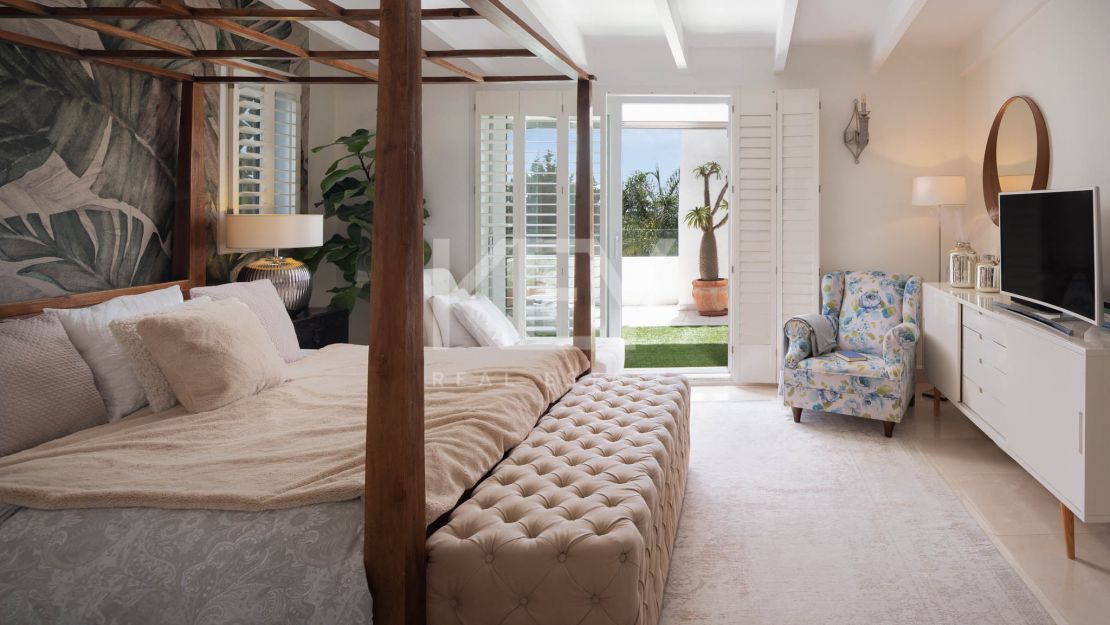 Очаровательная андалусская вилла с уединением и частичным видом на море в Бенахависе