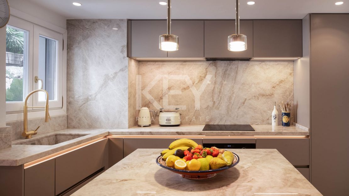 Очаровательная андалусская вилла с уединением и частичным видом на море в Бенахависе