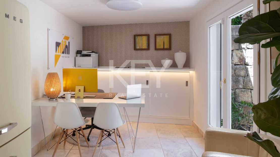 Очаровательная андалусская вилла с уединением и частичным видом на море в Бенахависе