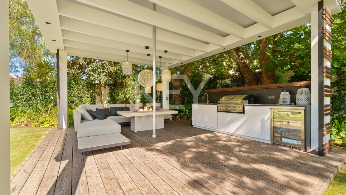 Contemporary one-level villa for sale in Marbella – Puerto Banús