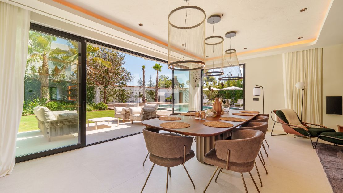 Contemporary one-level villa for sale in Marbella – Puerto Banús