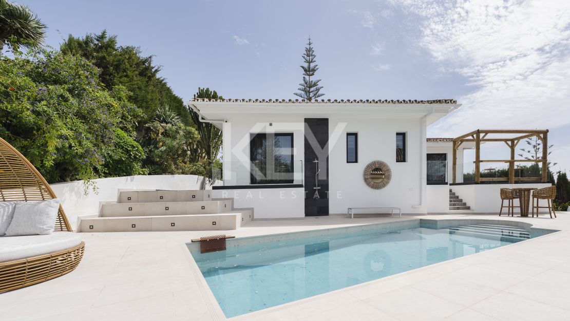 Contemporary renovated villa with sea views in Elviria, Marbella East
