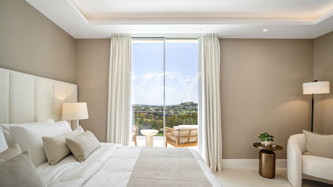 Casa adosada de 4 dormitorios con vistas al golf y al mar en La Quinta, Benahavís