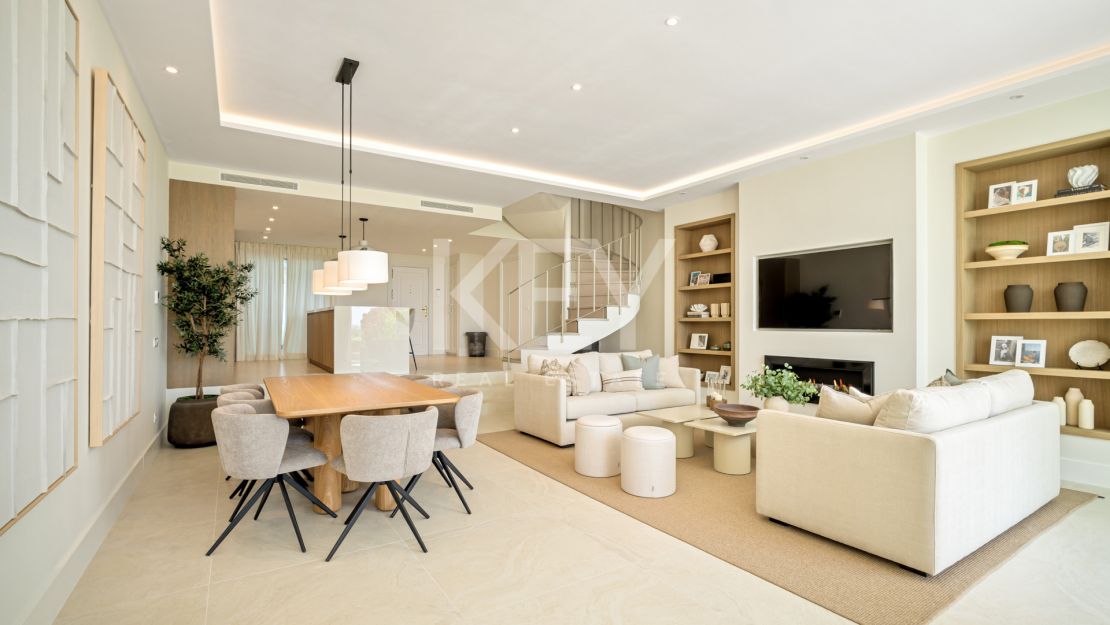 Casa adosada de 4 dormitorios con vistas al golf y al mar en La Quinta, Benahavís