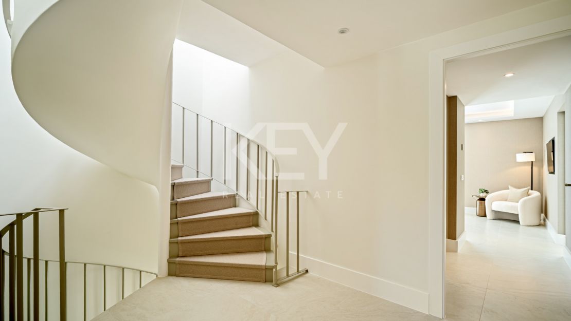 Casa adosada de 4 dormitorios con vistas al golf y al mar en La Quinta, Benahavís