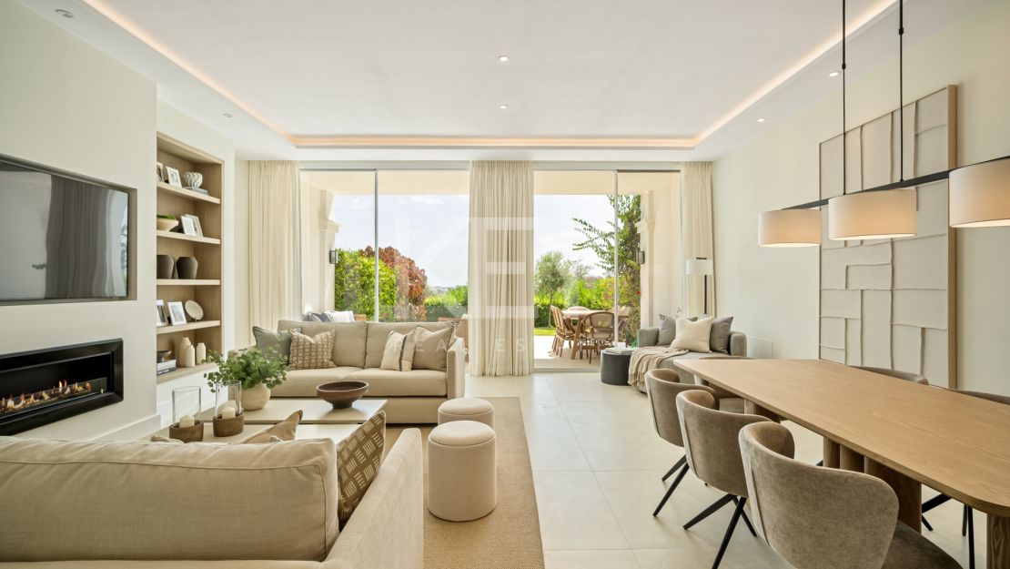 Casa adosada de 4 dormitorios con vistas al golf y al mar en La Quinta, Benahavís