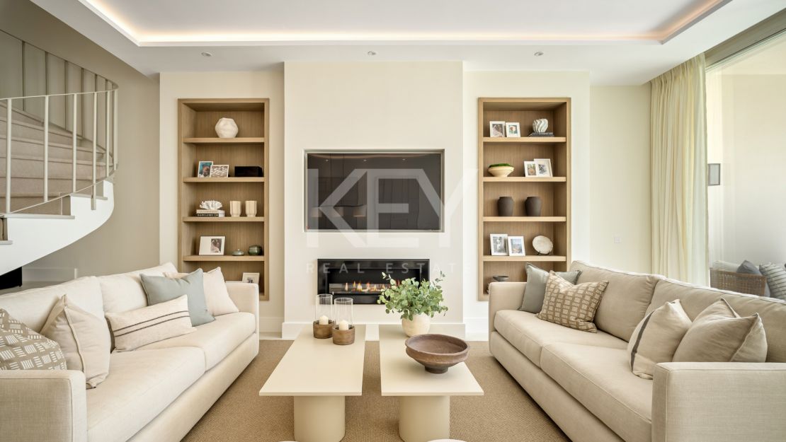 Casa adosada de 4 dormitorios con vistas al golf y al mar en La Quinta, Benahavís