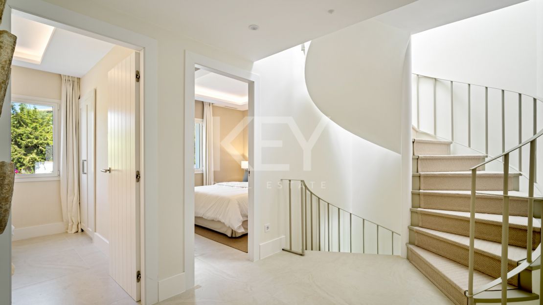 Casa adosada de 4 dormitorios con vistas al golf y al mar en La Quinta, Benahavís