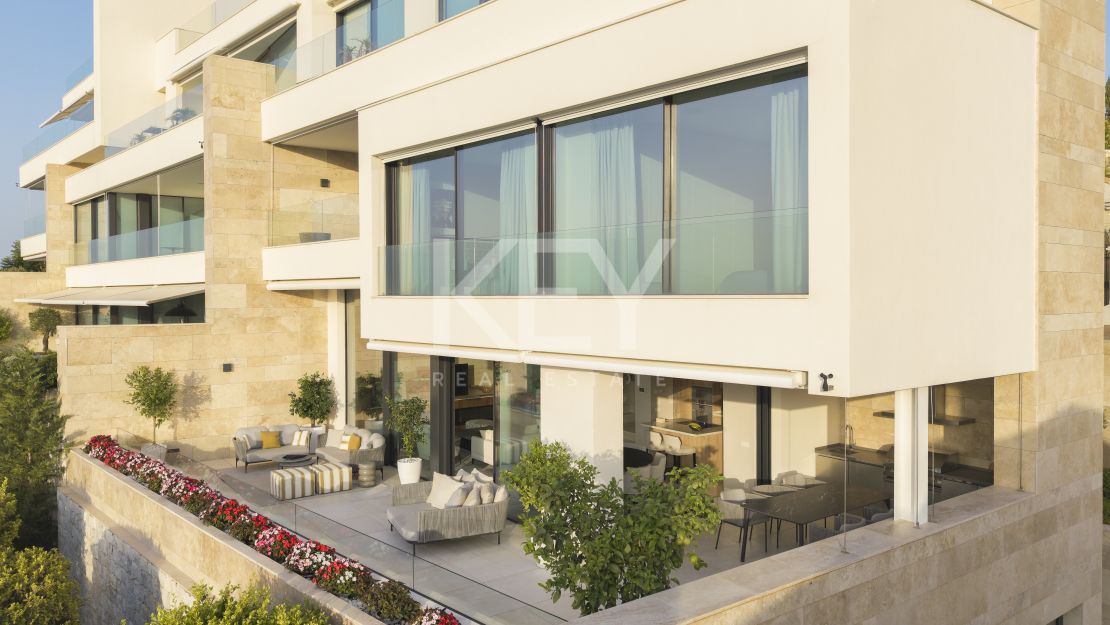 Villa-style duplex apartment with panoramic sea views in La Quinta, Benahavís
