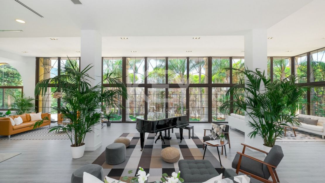 Modern loft-style villa near Puerto Banús