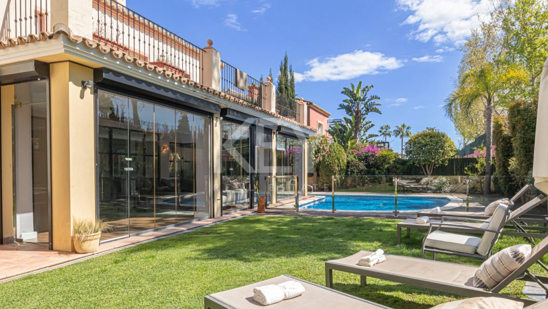 Classic-style frontline golf Villa in Guadalmina Alta