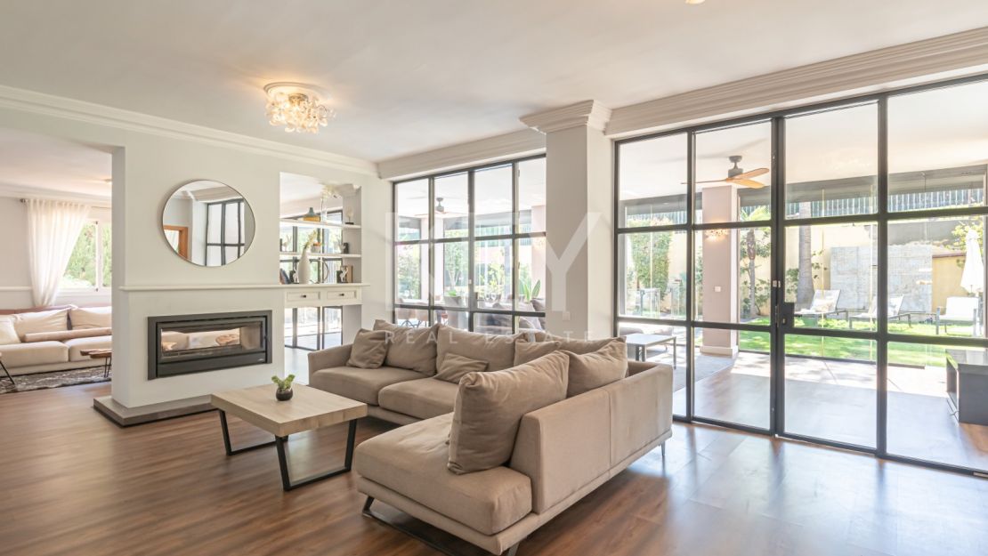 Classic-style frontline golf Villa in Guadalmina Alta