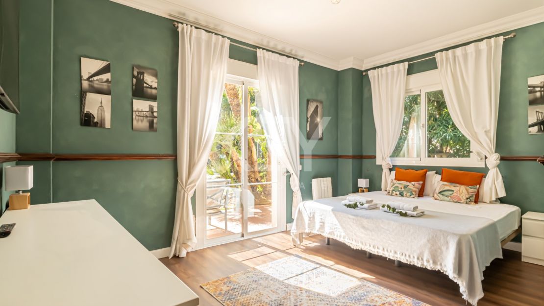 Classic-style frontline golf Villa in Guadalmina Alta