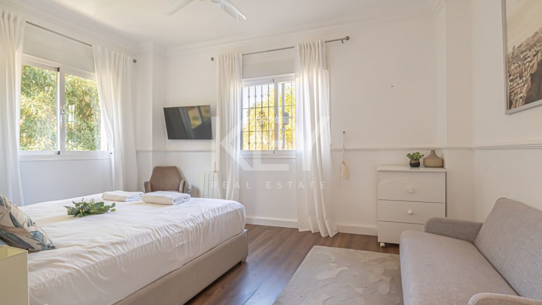 Classic-style frontline golf Villa in Guadalmina Alta