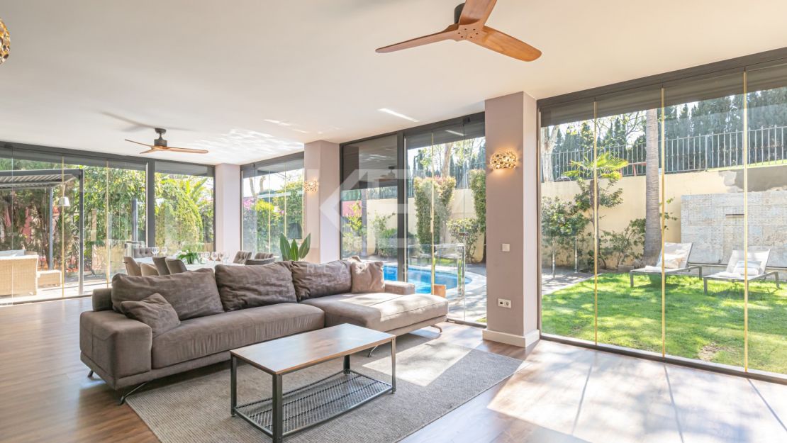 Classic-style frontline golf Villa in Guadalmina Alta