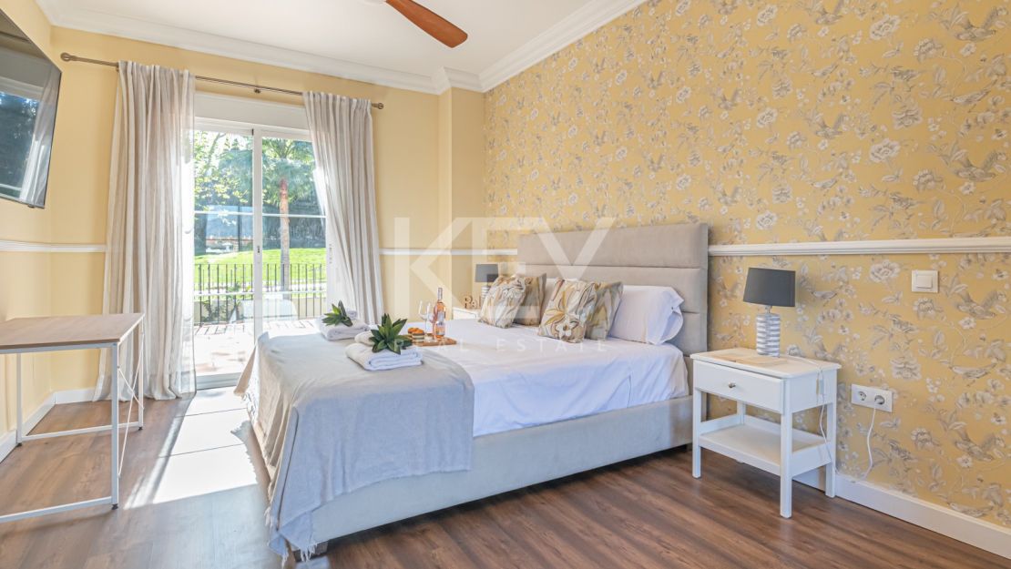 Classic-style frontline golf Villa in Guadalmina Alta