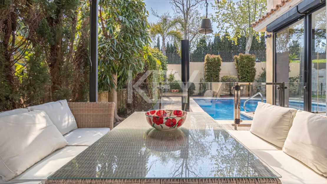 Classic-style frontline golf Villa in Guadalmina Alta