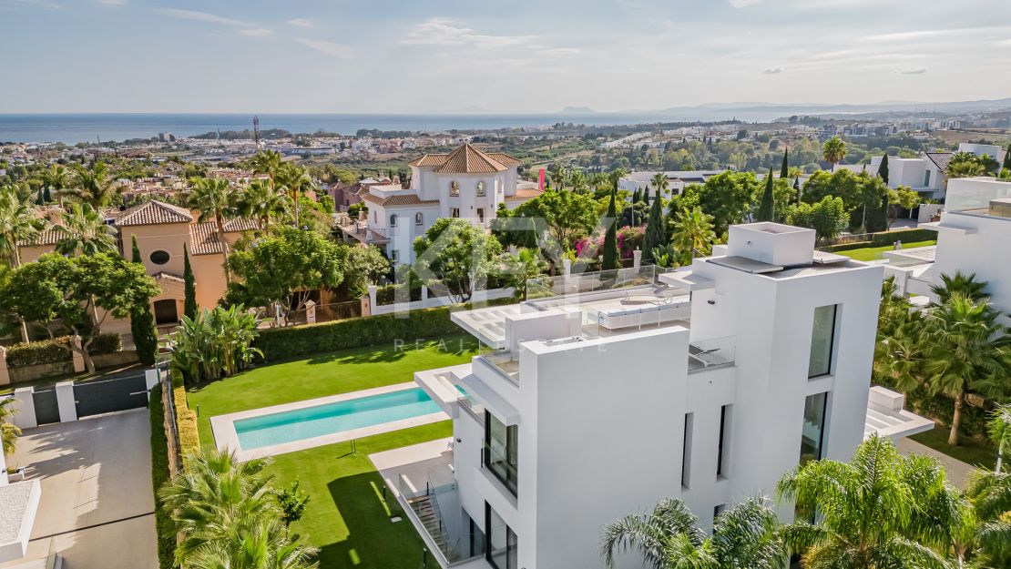 Современная вилла с панорамным видом на море в Лос Фламингос, Бенахавис