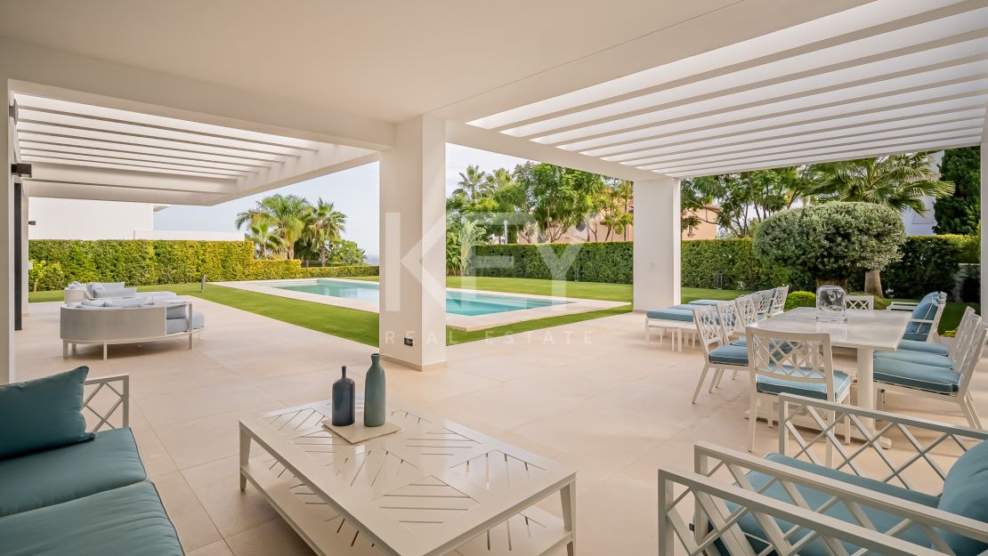 Современная вилла с панорамным видом на море в Лос Фламингос, Бенахавис