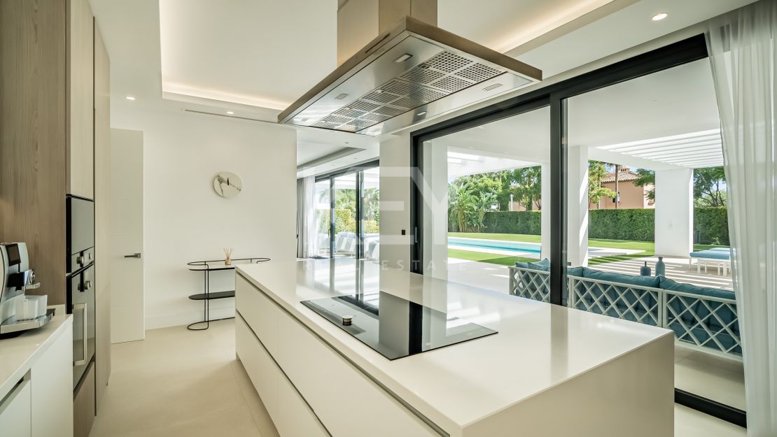 Современная вилла с панорамным видом на море в Лос Фламингос, Бенахавис