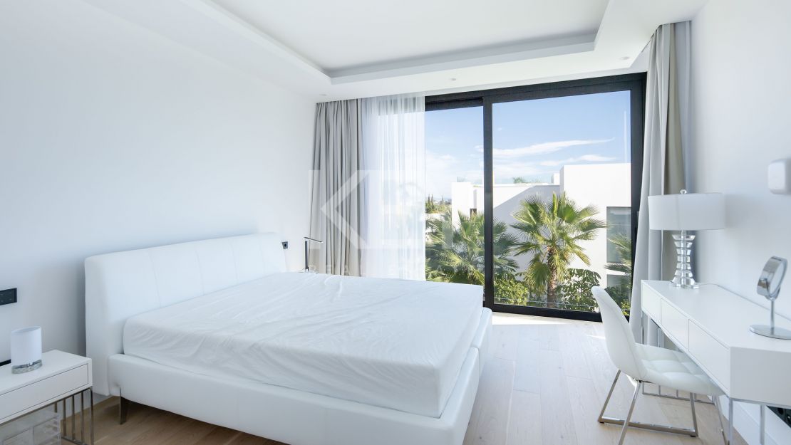 Современная вилла с панорамным видом на море в Лос Фламингос, Бенахавис