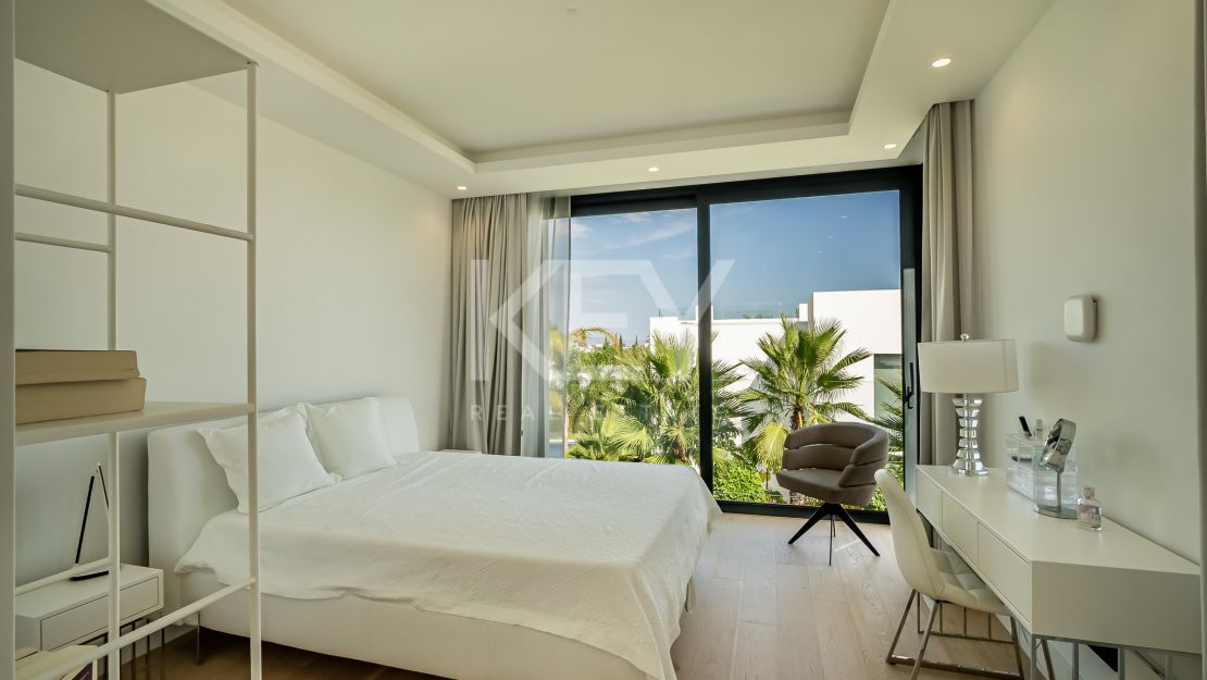 Современная вилла с панорамным видом на море в Лос Фламингос, Бенахавис