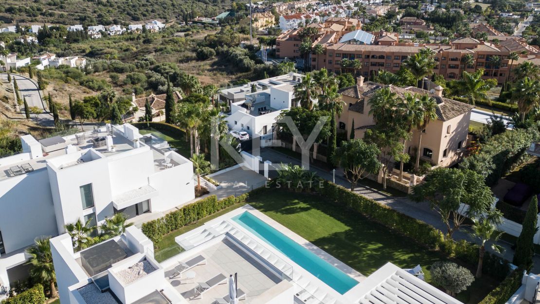 Современная вилла с панорамным видом на море в Лос Фламингос, Бенахавис