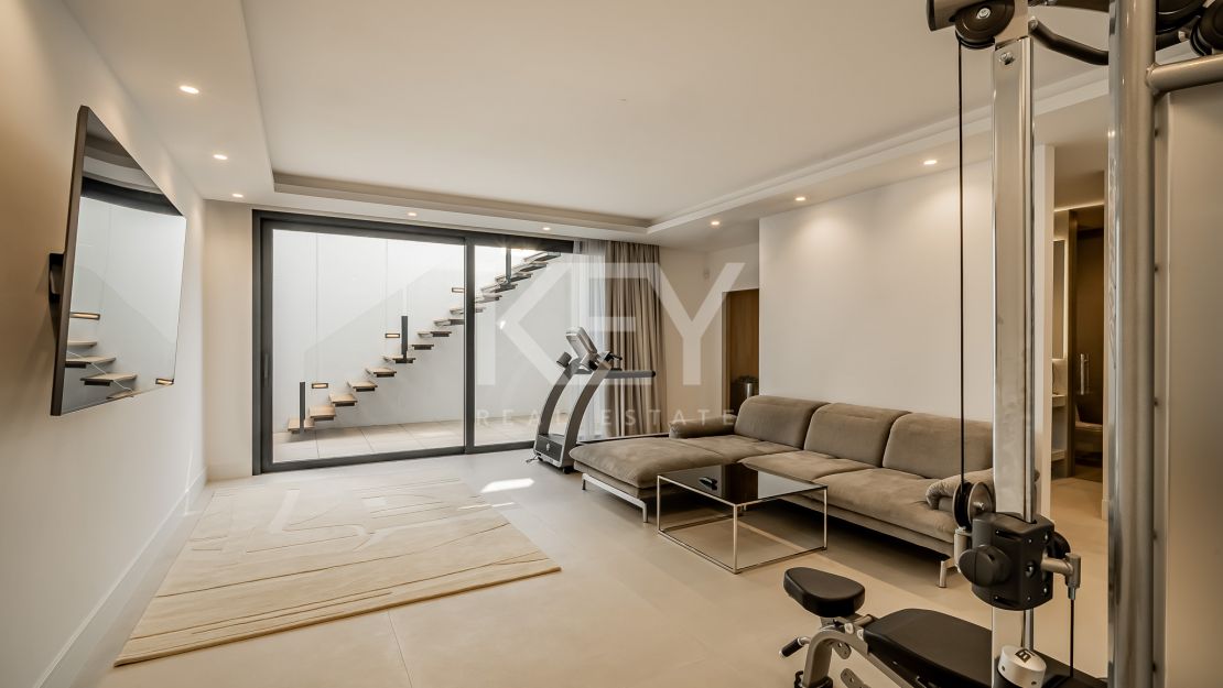 Современная вилла с панорамным видом на море в Лос Фламингос, Бенахавис