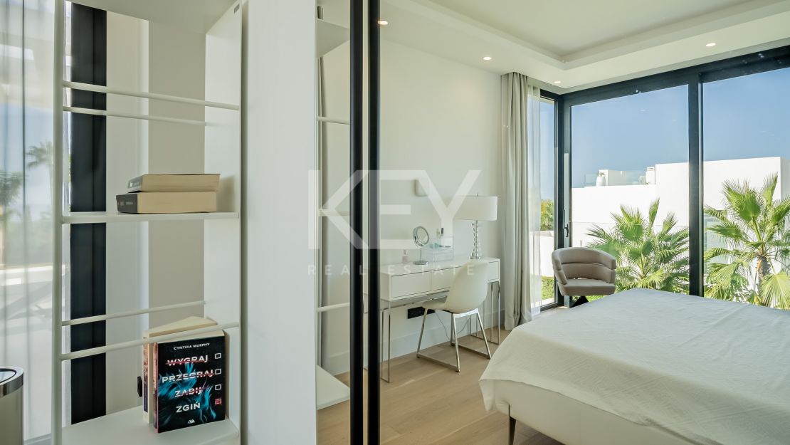 Современная вилла с панорамным видом на море в Лос Фламингос, Бенахавис