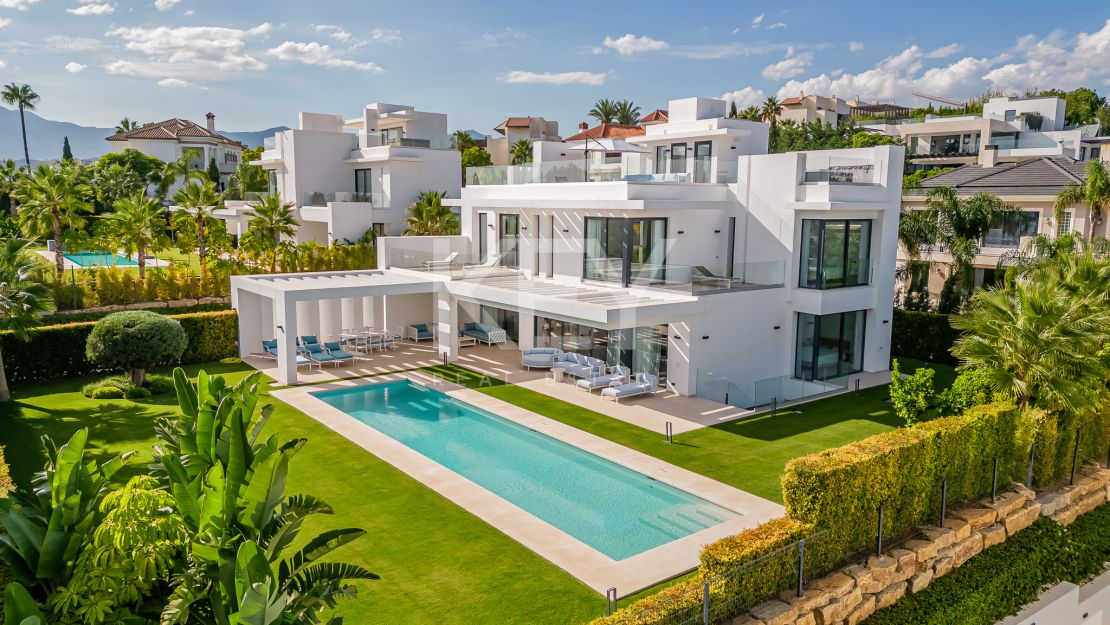 Contemporary villa with panoramic sea views in Los Flamingos, Benahavís