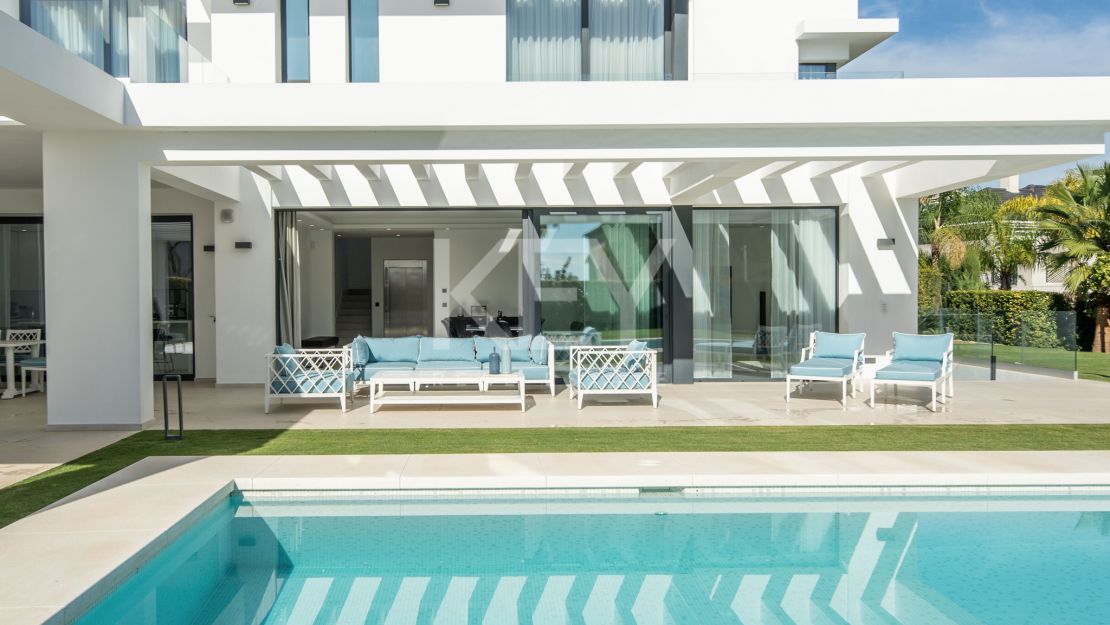 Современная вилла с панорамным видом на море в Лос Фламингос, Бенахавис