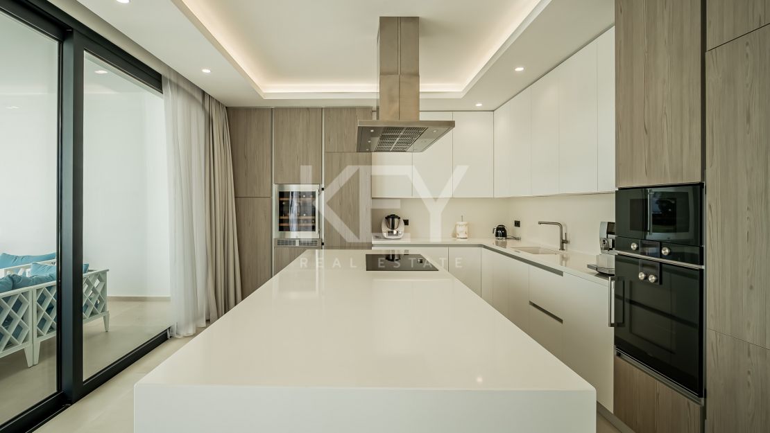 Современная вилла с панорамным видом на море в Лос Фламингос, Бенахавис