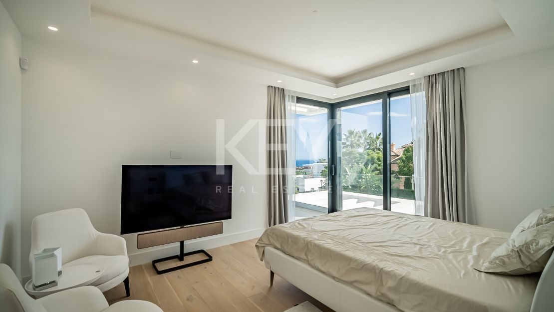 Современная вилла с панорамным видом на море в Лос Фламингос, Бенахавис