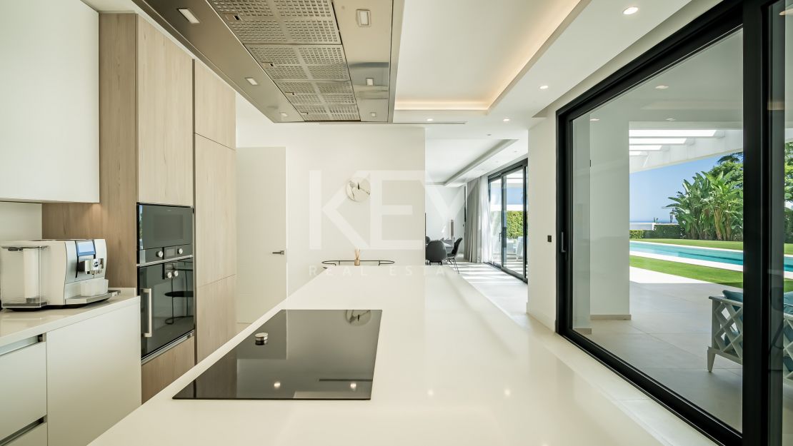 Современная вилла с панорамным видом на море в Лос Фламингос, Бенахавис