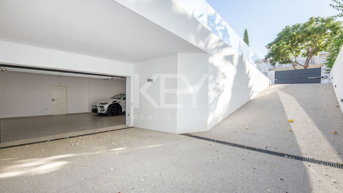 Современная вилла с панорамным видом на море в Лос Фламингос, Бенахавис