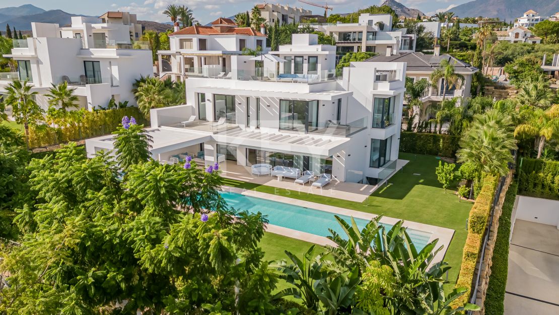 Современная вилла с панорамным видом на море в Лос Фламингос, Бенахавис