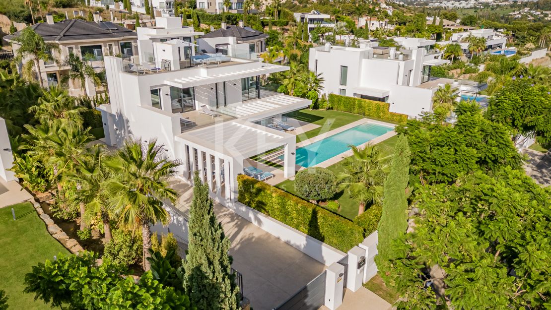 Современная вилла с панорамным видом на море в Лос Фламингос, Бенахавис