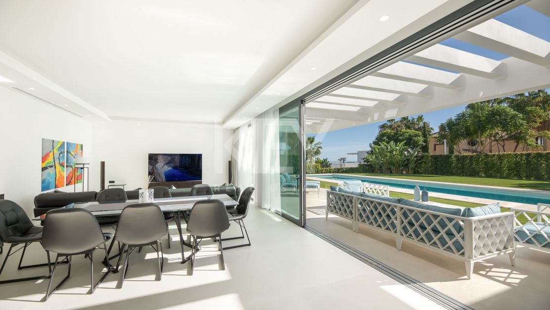 Современная вилла с панорамным видом на море в Лос Фламингос, Бенахавис