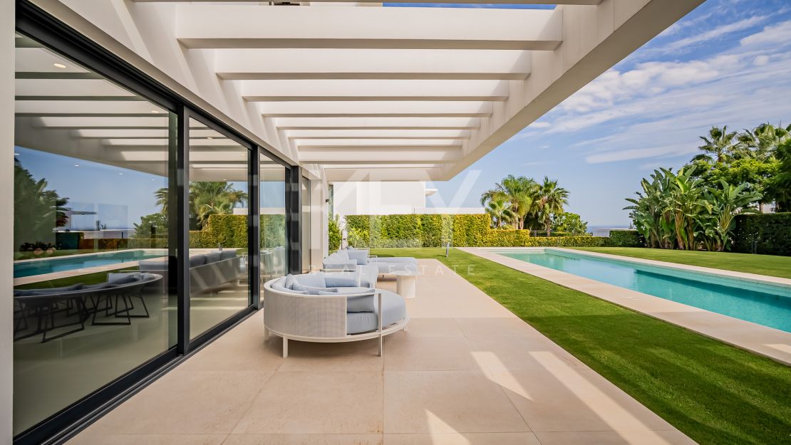 Современная вилла с панорамным видом на море в Лос Фламингос, Бенахавис