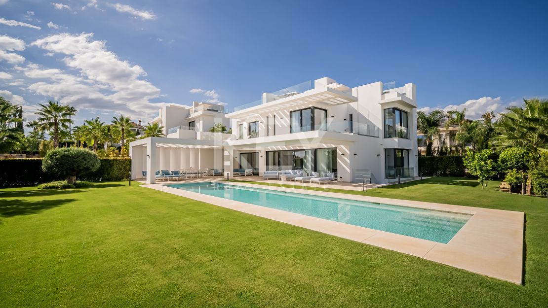 Современная вилла с панорамным видом на море в Лос Фламингос, Бенахавис