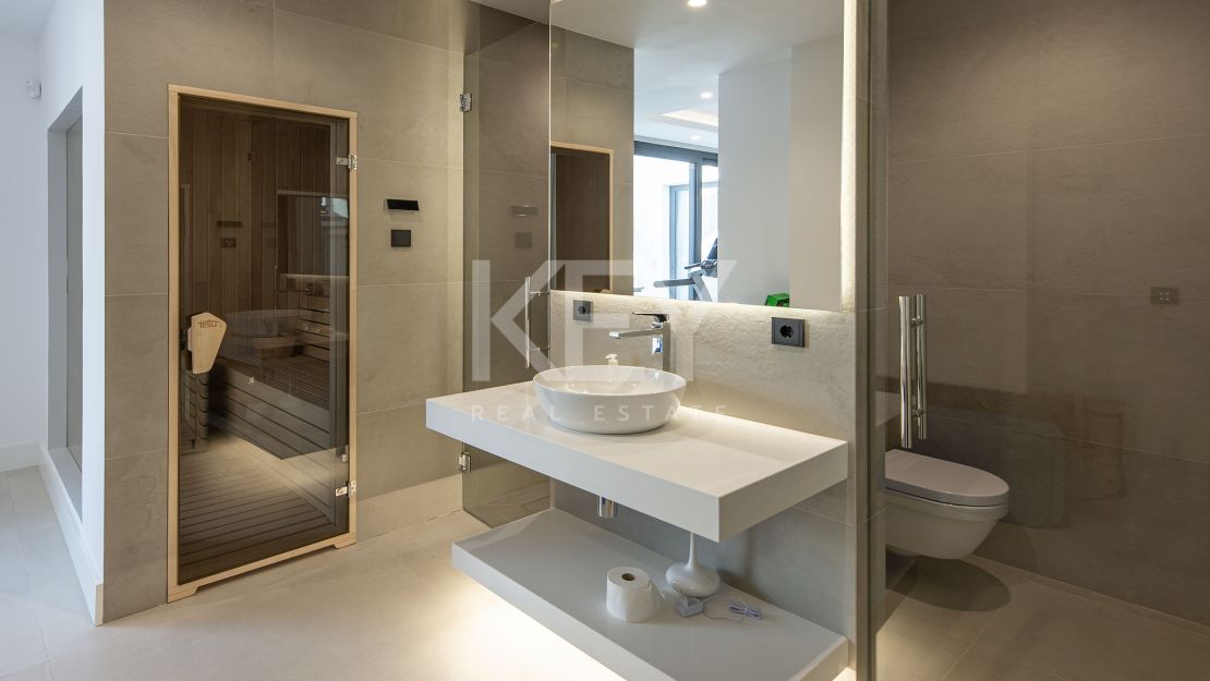 Современная вилла с панорамным видом на море в Лос Фламингос, Бенахавис