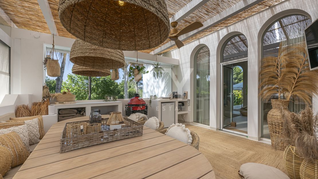 Современная вилла с бохо-шармом в Нуэва Андалусия