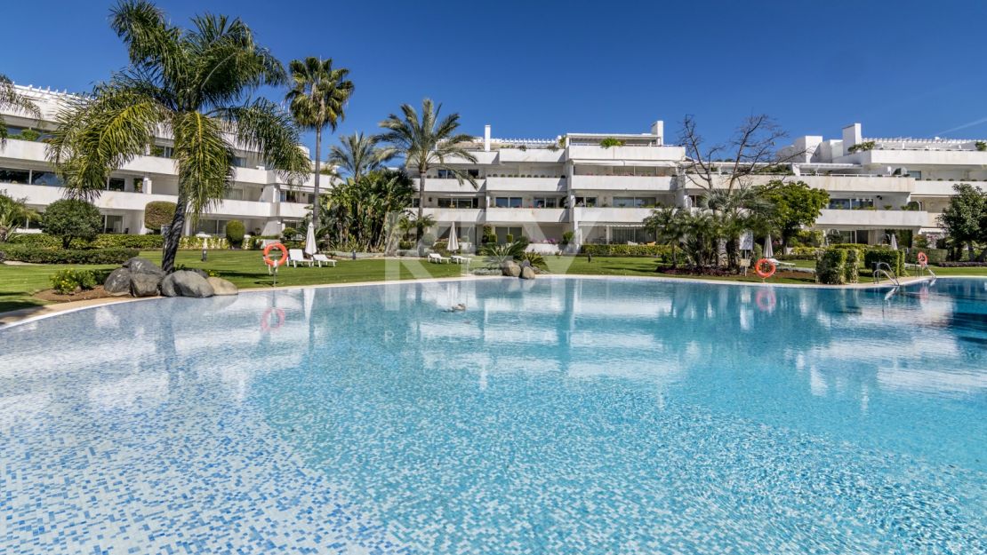 Ático espectacular con vistas al mar en Puerto Banús