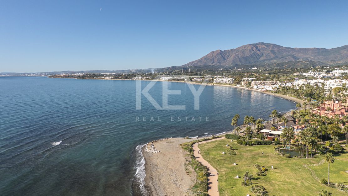 Renovated beachfront apartment with direct sea access on the New Golden Mile