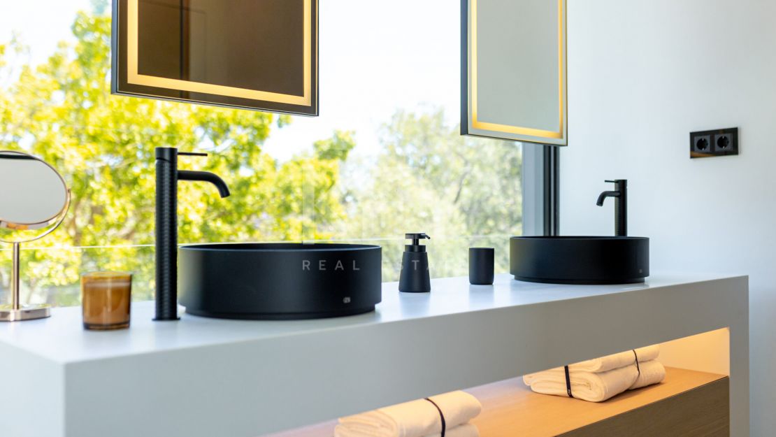 Modern villa in most iconic location in Marbella Golden Mile